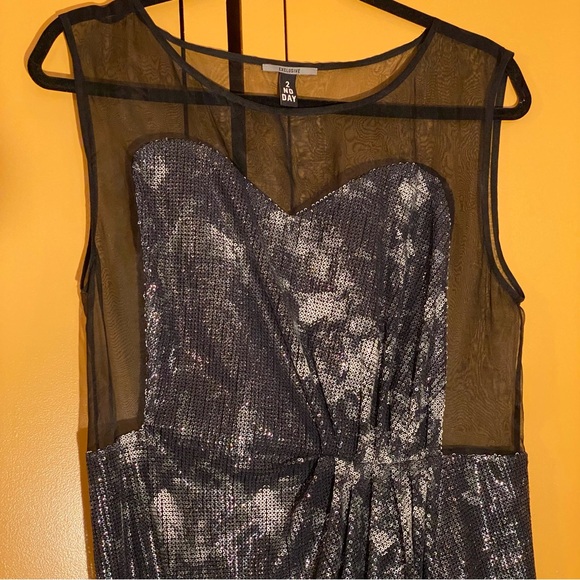 Sequined dress with see-through mesh bodice “cut out” look. 2nd Day brand, Sz 10 - Picture 2 of 10